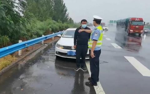 高速公路上大小便视频：危险行为，切勿模仿