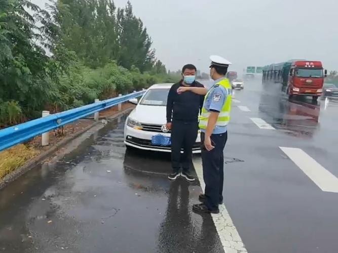 高速公路上大小便视频：危险行为，切勿模仿