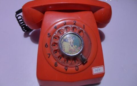 80年代电话机价格：一部奢侈品的象征